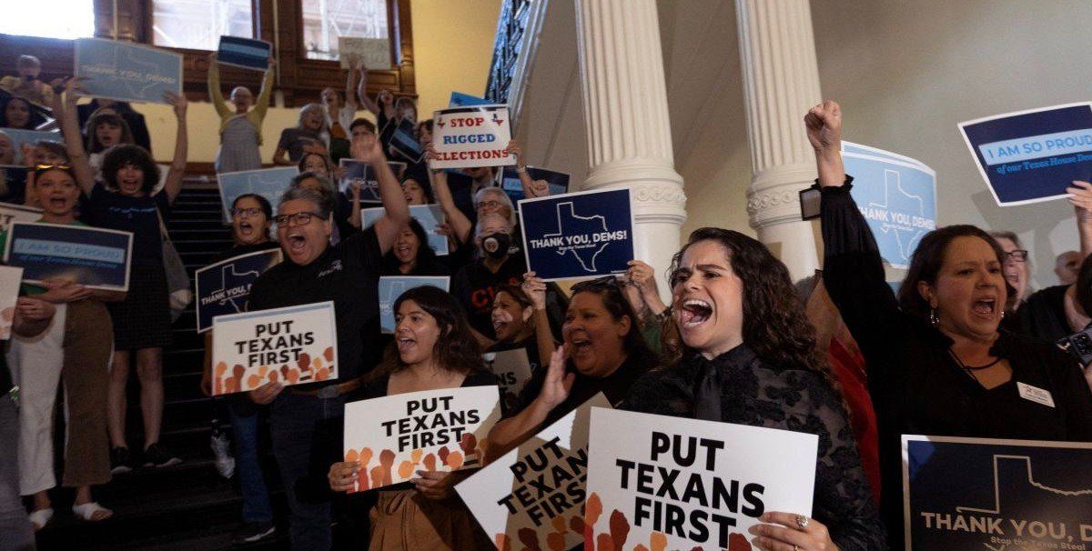 ​Supporters greet the Democratic lawmakers who left the state to deny Republicans quorum, as they return to the House, as the attempt to redraw the state's 38 congressional districts continues, at the Texas State Capitol, in Austin, Texas, U.S. August 18, 2025. 