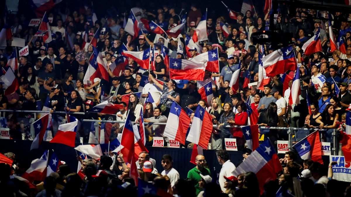​Supporters of Jose Antonio Kast, presidential candidate of the far-right Republican Party, at one of Kast's last closing campaign rallies in Santiago, Chile, on November 11, 2025.