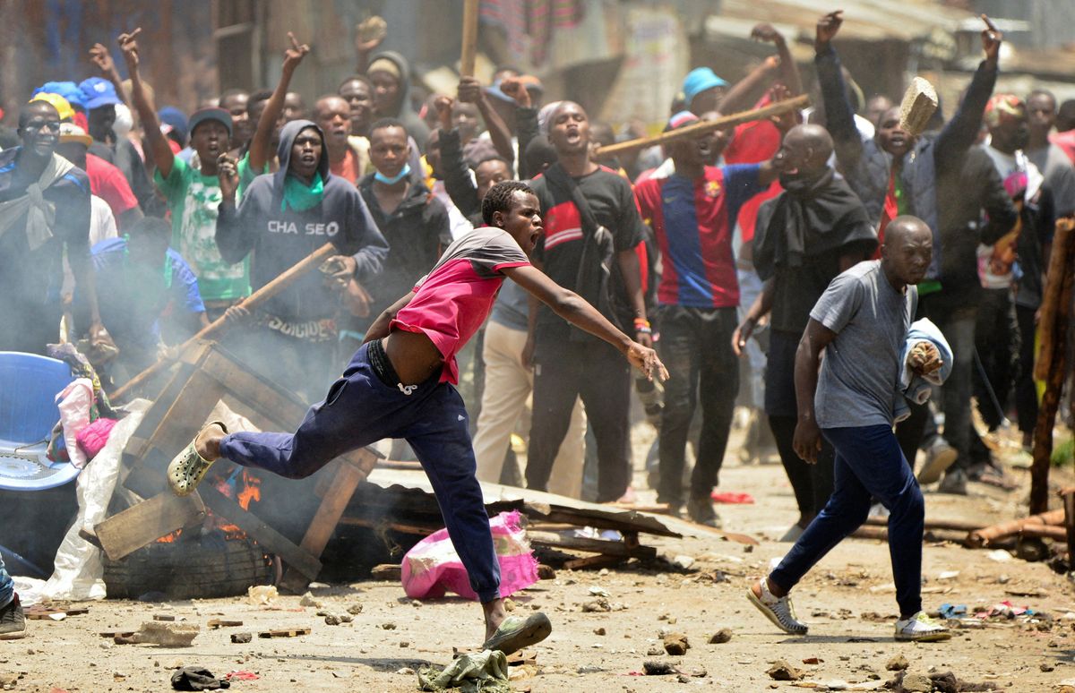 Supporters of Kenyan opposition leader Raila Odinga throw stones at riot cops in Nairobi.