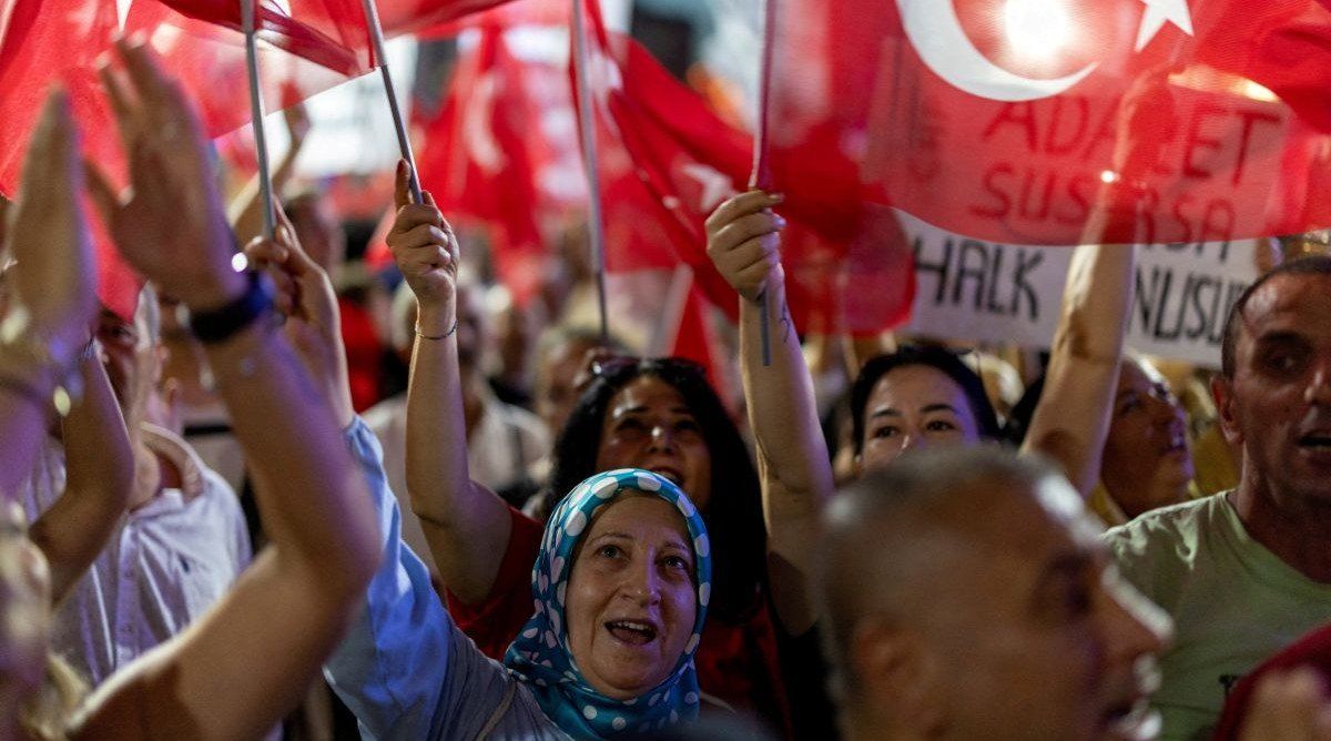 ​Supporters of main opposition Republican People’s Party (CHP) attend a rally to protest against the arrest of Ekrem Imamoglu, the mayor of Istanbul and main rival of President Tayyip Erdogan, a day after the removal of the CHP's Istanbul provincial head Ozgur Celik by a court over alleged irregularities in a 2023 CHP provincial congress, in Istanbul, Turkey, September 3, 2025. 