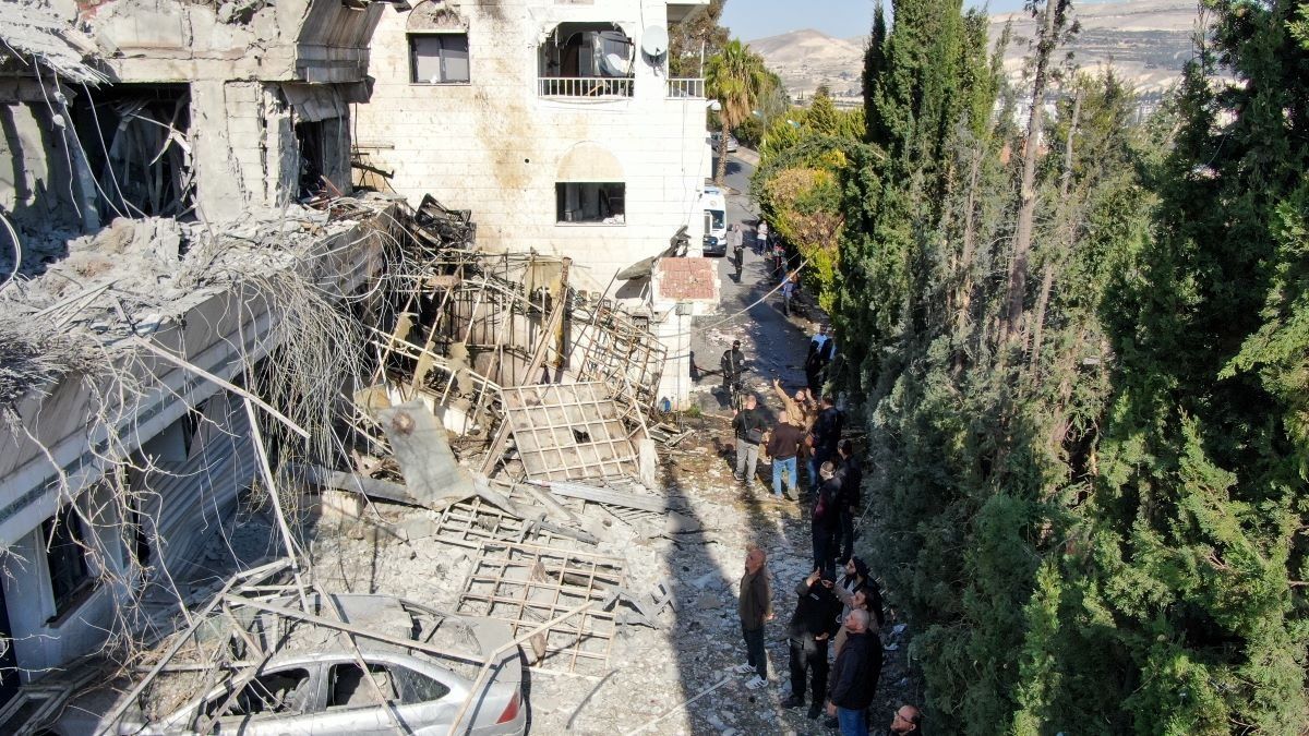 The Israeli Air Force launched an airstrike on Thursday, targeting a building in the Mashrou Dummar area of Damascus. Israeli Defense Minister Yoav Gallant confirmed Israel's responsibility for the attack, which resulted in one fatality. 