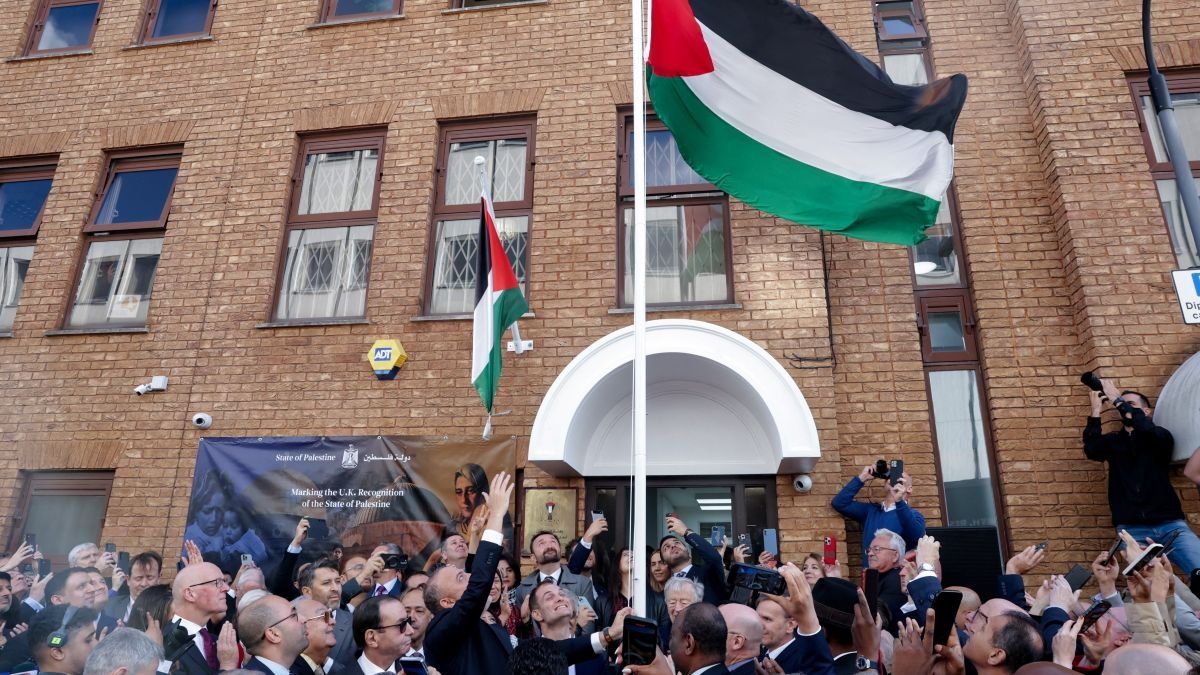 ​The Palestinian flag is raised at the Palestinian mission's headquarters in London, United Kingdom, on September 22, 2025.