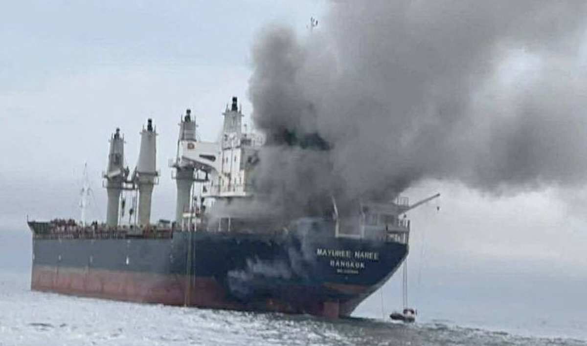 ​The Thailand-flagged cargo ship Mayuree Naree engulfed in black smoke in the Strait of Hormuz, March 11, 2026. 