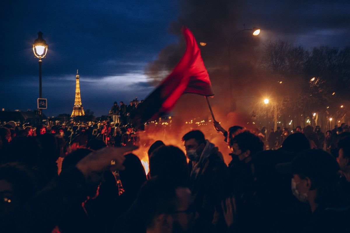 Thousands gathered at the Place de la Concorde to denounce the government’s use of a constitutional loophole to pass the pension reform, raising the retirement age without a vote in the National Assembly. 