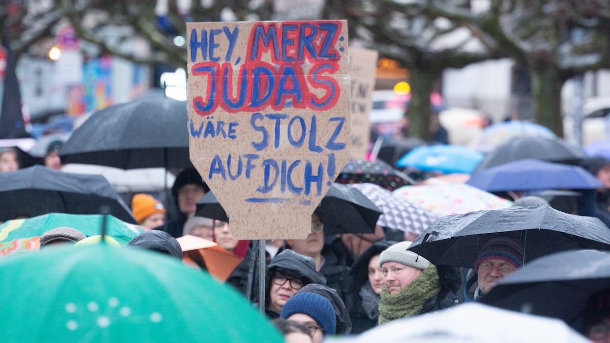 German opposition leader slammed for doing deal with the far right