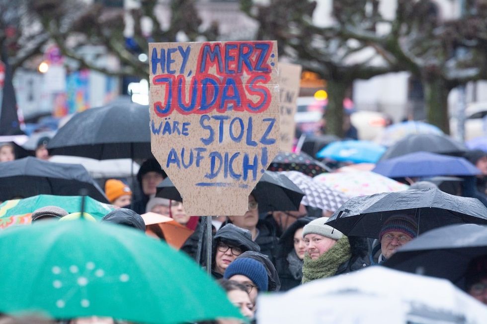 German opposition leader slammed for doing deal with the far right