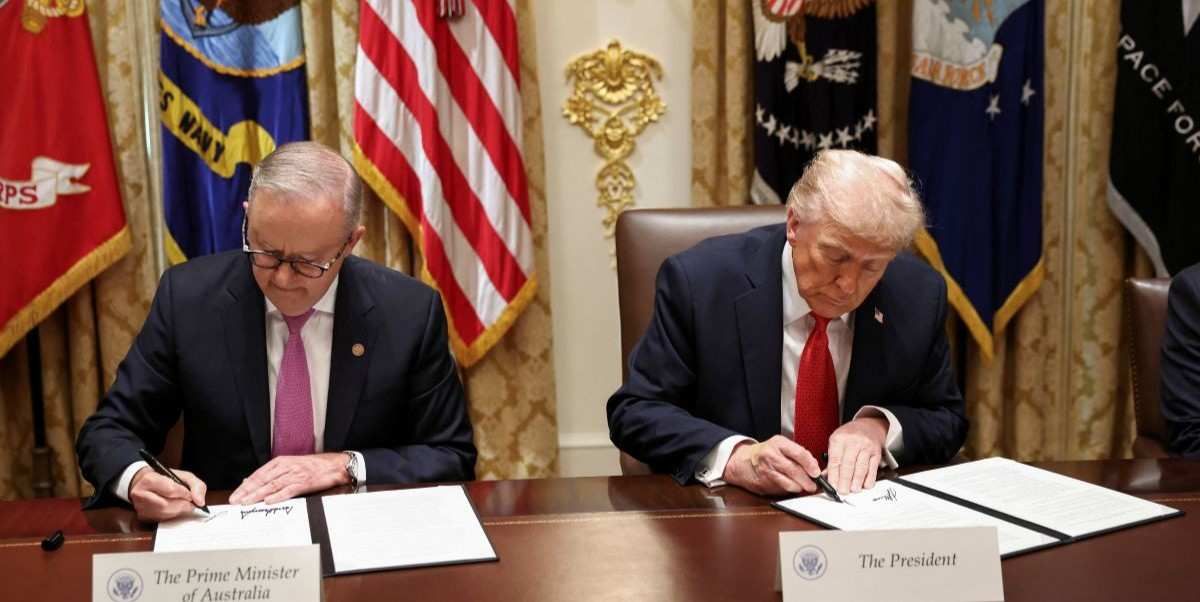 ​U.S. President Donald Trump and Australia's Prime Minister Anthony Albanese sign an agreement on rare earth and critical minerals during a meeting in the Cabinet Room at the White House, in Washington, D.C., U.S., October 20, 2025. 