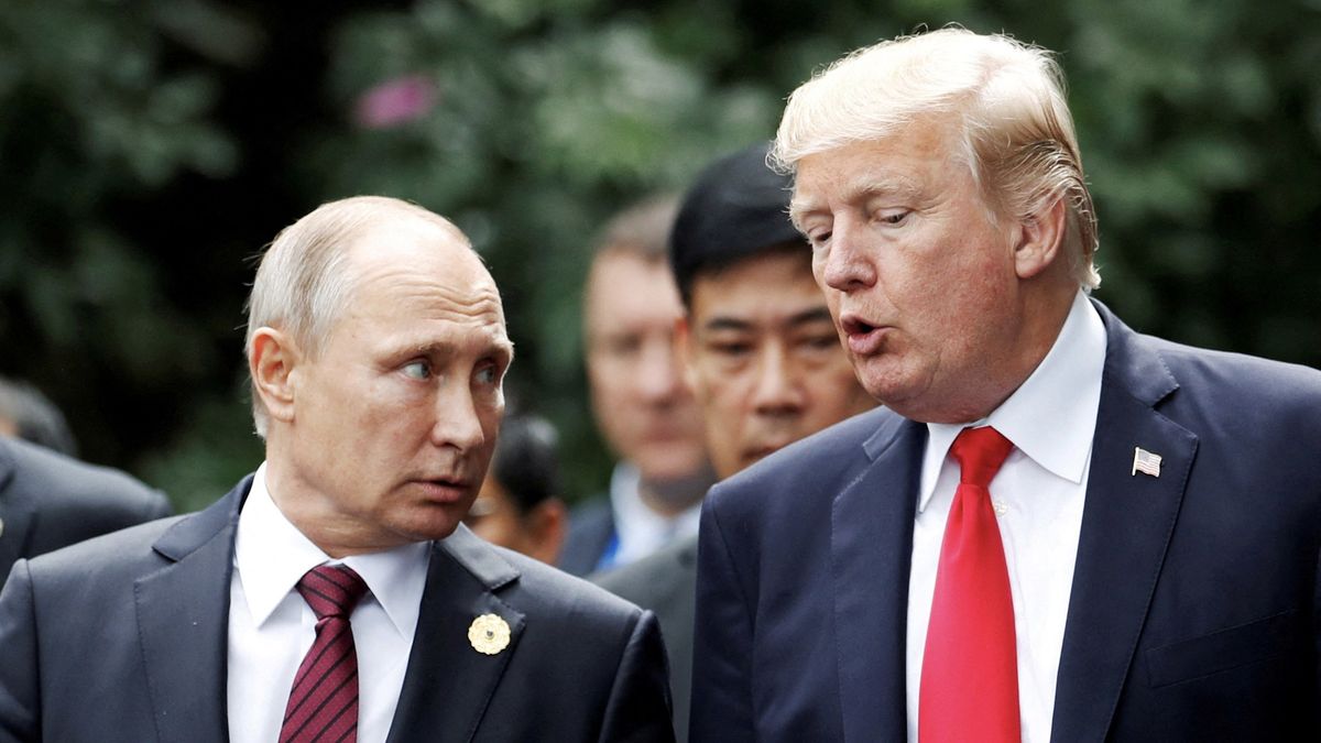 U.S. President Donald Trump and Russia's President Vladimir Putin talk during the family photo session at the APEC Summit in Danang, Vietnam November 11, 2017.