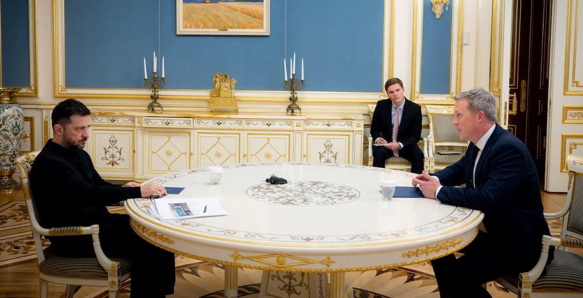 Ukraine's President Volodymyr Zelenskiy and U.S. Army Secretary Daniel Driscoll attend a meeting, amid Russia's attack on Ukraine, in Kyiv, Ukraine, November 20, 2025.