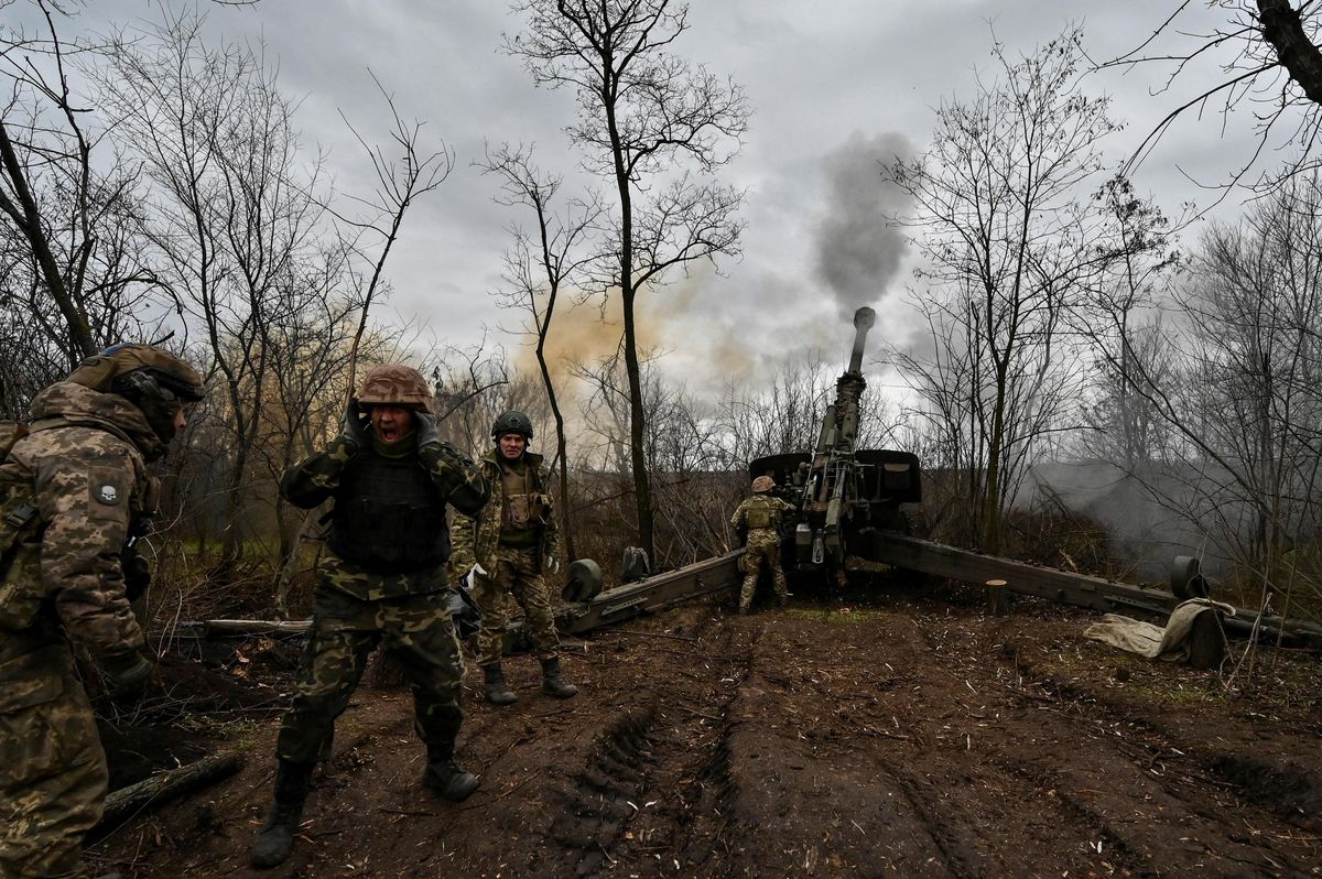 Ukrainian servicemen on the frontline.