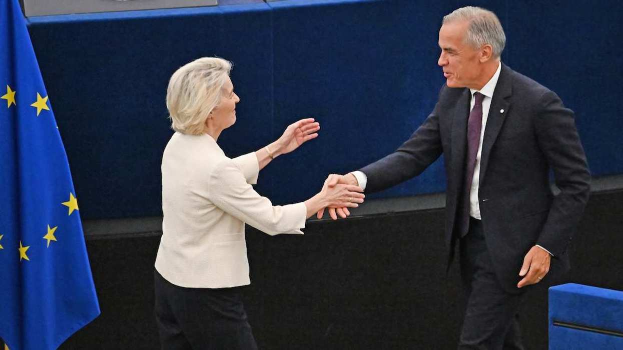 Ursula von der Leyen ( Praesidentin der Europaeischen Kommission) sagt Mark Carney (Primeminister Canada), die Zusammenarbeit zu.