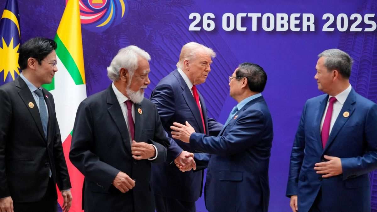 ​US President Donald Trump shakes hands with Vietnam's Prime Minister Pham Minh Chinh at the ASEAN Summit in Kuala Lumpur, Malaysia, on October 26, 2025.