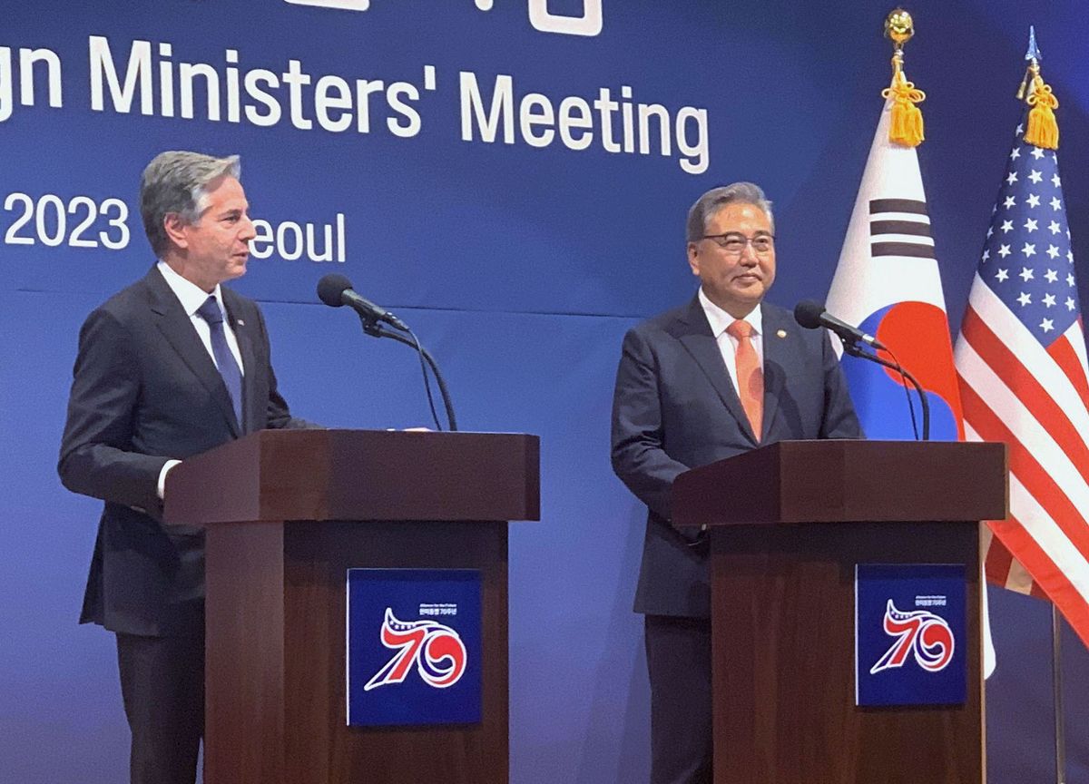 US Secretary of State Antony Blinken (left) and South Korean Foreign Minister Park Jin hold a joint press conference after their talks in Seoul on Nov. 9, 2023.