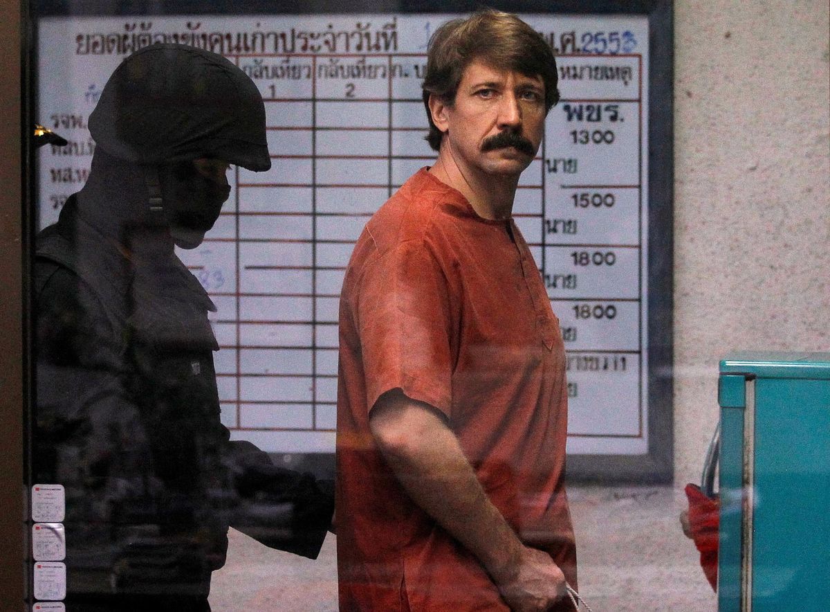 Viktor Bout is escorted by Thai police as he arrives at a criminal court in Bangkok in 2010.