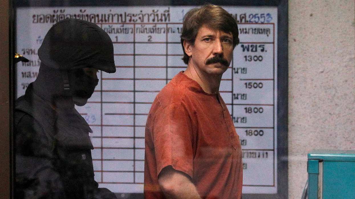 Viktor Bout is escorted by Thai police as he arrives at a criminal court in Bangkok in 2010.