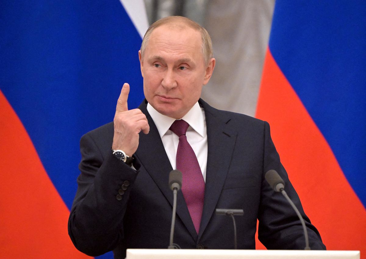 Vladimir Putin giving a speech | Putin, Ukraine, and the Rat Story