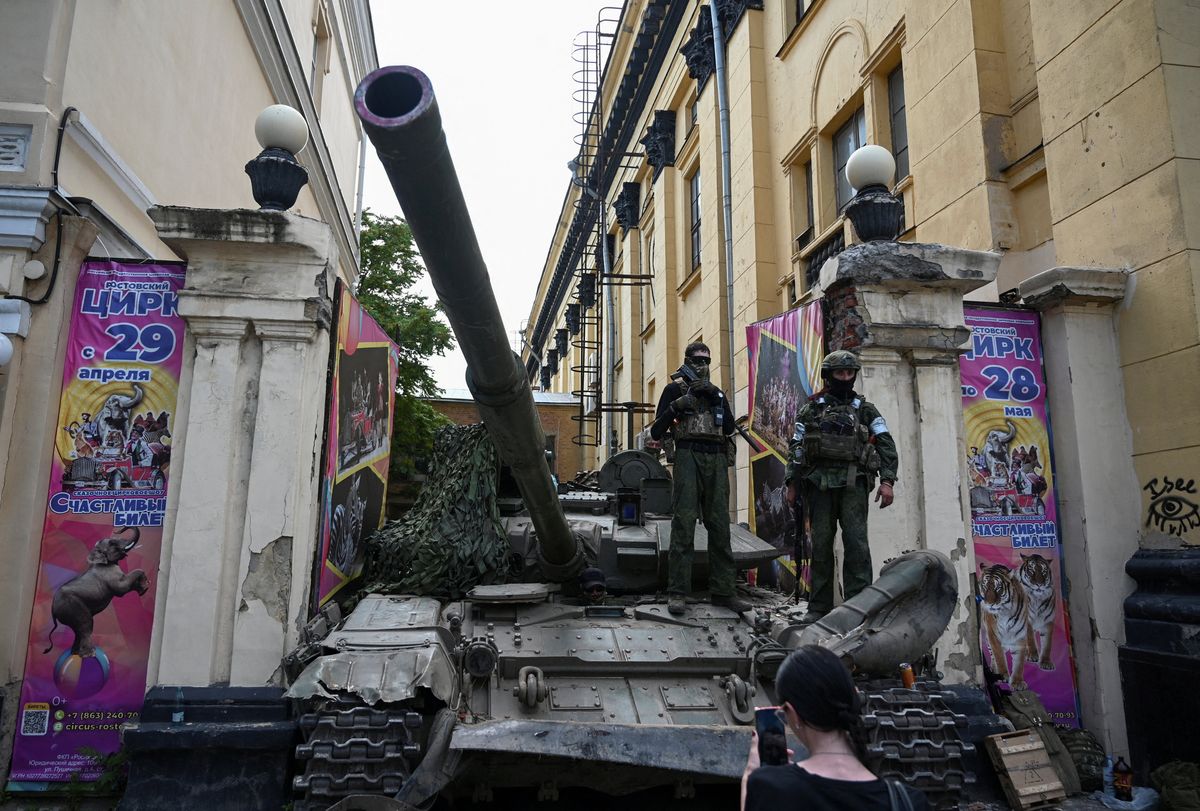 ​Wagner fighters near the headquarters of the Southern Military District in the city of Rostov-on-Don, Russia.
