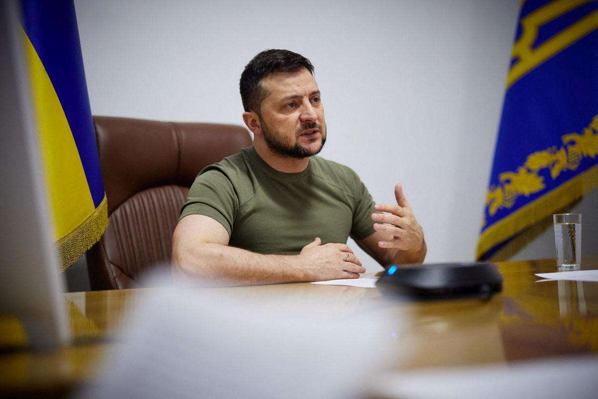 Zelensky's olive branch, dialogue in the desert, emergency in El Salvador