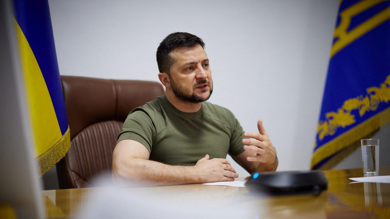 Zelensky's olive branch, dialogue in the desert, emergency in El Salvador